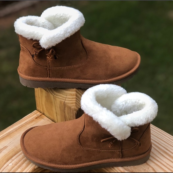 Arizona Jean Company Shoes - Arizona Snowcap Chestnut Fur Boots Women’s Size 6
